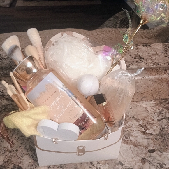 Elegant White Handbag Women's Gift ysl Basket Pamper Me Birthday Christmas Anniv - Picture 11 of 11